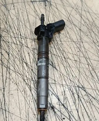 Mercedes-Benz ML W164 Fuel injector A6420701187