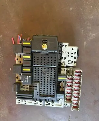 Volvo V70 Fuse box set 8688153 2W074