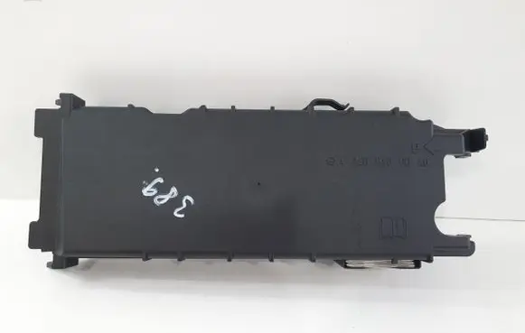 Mercedes-Benz A W176 Fuse box cover A2465400040
