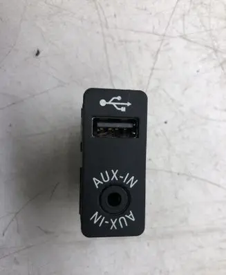 BMW 1 F20 F21 USB socket connector 8410922924602 G50380
