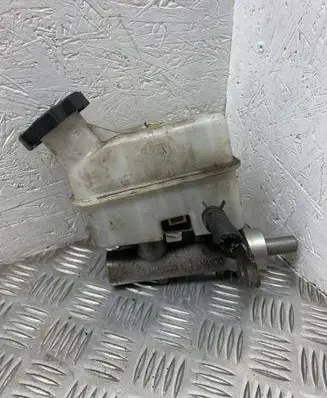 Master brake cylinder