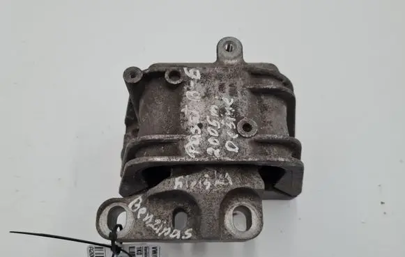 Volkswagen PASSAT B6 Engine mount bracket 1K0199262K
