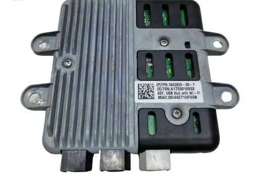 Tesla Model X USB control unit 104282900F A17E0016933 DC442710F05B