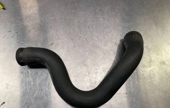 Volvo V70 Engine coolant pipe/hose 08671393