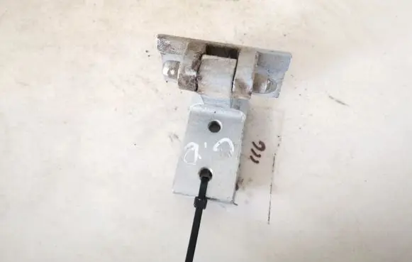 Audi A6 S6 C4 4A Rear door lower hinge 4a0833401