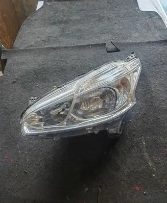 Peugeot 208 Headlight/headlamp 9802221980