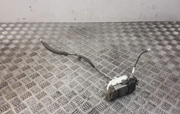 Peugeot Partner Front door lock 828405