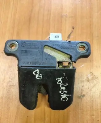 Audi A4 S4 B5 8D Tailgate/trunk/boot lock/catch/latch 8D5827505D 3199