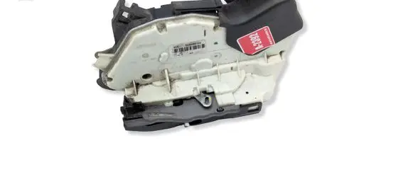 Volkswagen PASSAT B8 Rear door lock 5E0839015A