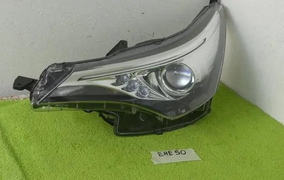 Toyota Avensis T270 Headlight/headlamp 9922681017 0536