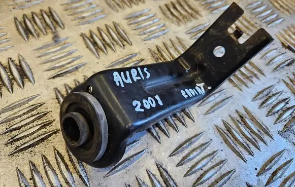 Toyota Auris 150 Radiator mount bracket 1652305010
