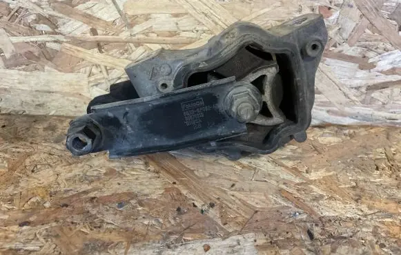 Volvo XC60 Engine mount bracket 6G926P032AB 30671219