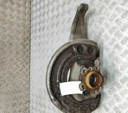 BMW 5 G30 G31 Front wheel hub 6884385