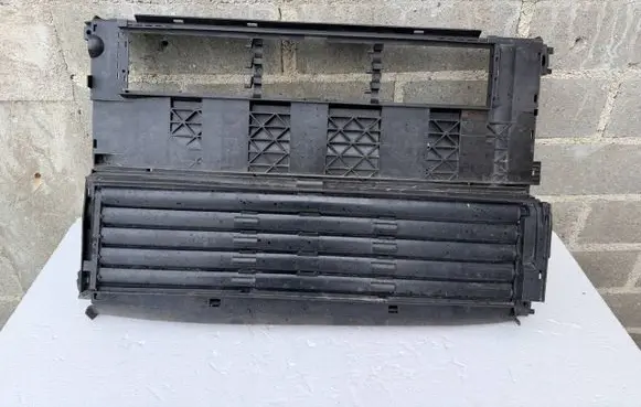 Peugeot 3008 II Intercooler air guide/duct channel 9823355180