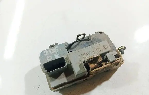 Peugeot 206 Front door lock 