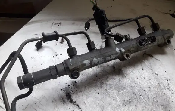 KIA Sorento Fuel distributor 0445214036