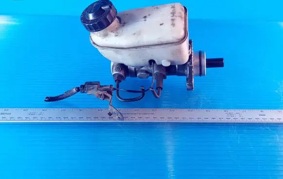 KIA Sorento Master brake cylinder
