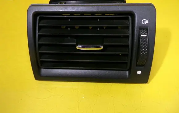 Ford Mondeo Mk III Dashboard side air vent grill/cover trim D1B1A