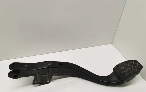 Volkswagen PASSAT B5 Brake pedal 8D1721140B