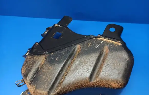 Land Rover Discovery 5 Fuel tank bottom protection FPLA5J236AB