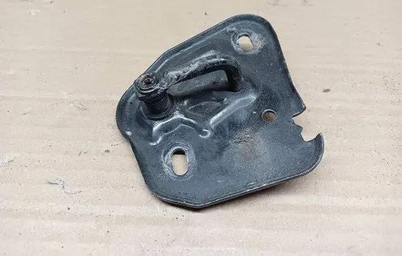 Audi A1 Engine bonnet/hood lock/latch loop/hook 4G0823186 070113