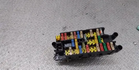 Peugeot 206 Fuse box set 9635518180
