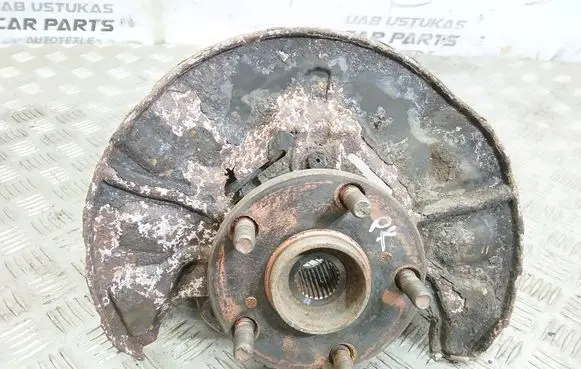 Toyota Corolla Verso E121 Front wheel hub spindle knuckle 