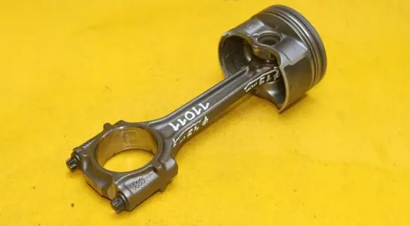 Volkswagen Golf VI Piston with connecting rod