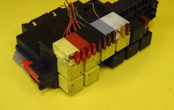 Mercedes-Benz S W220 Fuse module A0205451732 0025452001