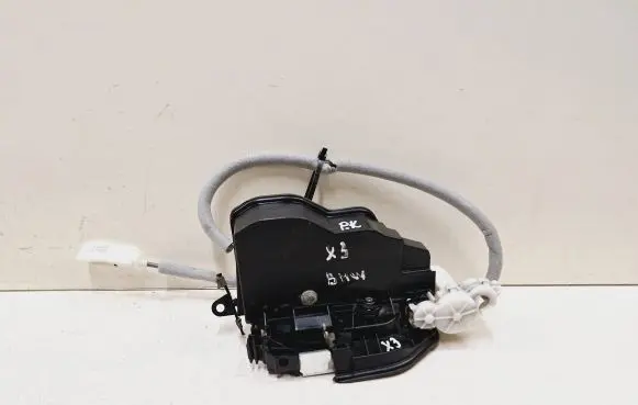 BMW X3 F25 Front door lock 1120085 7318411