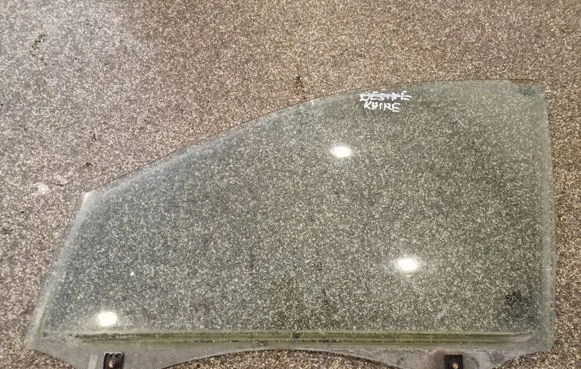 KIA Sorento Front door window glass four-door