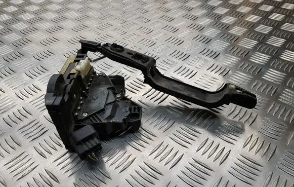 Ford Focus Rear door lock 2S4AA26412DA