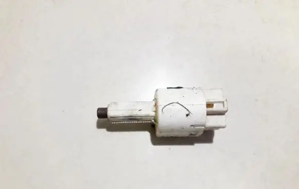 Suzuki Grand Vitara II Brake pedal sensor switch