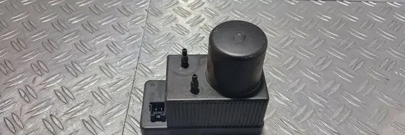 Mercedes-Benz C W203 Central locking vacuum pump 2038000048 0132006365 03254100178