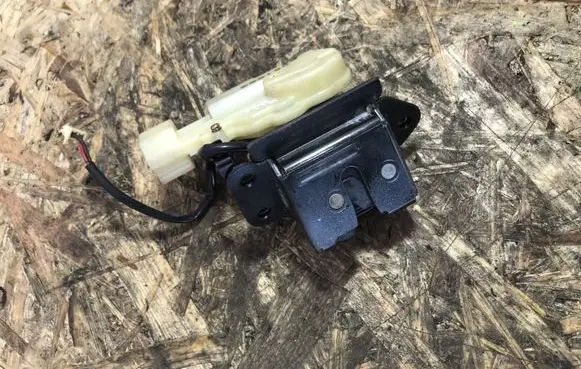 Mazda MPV Tailgate/trunk/boot lock/catch/latch 021223