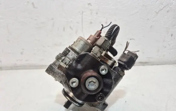 Mazda CX-7 Fuel injection high pressure pump R2AA13800