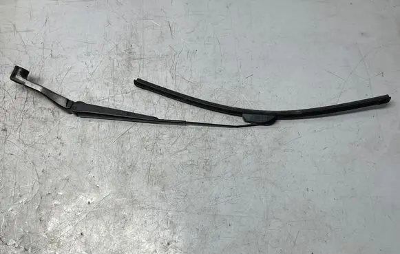 Opel Insignia B Front wiper blade arm 13471434