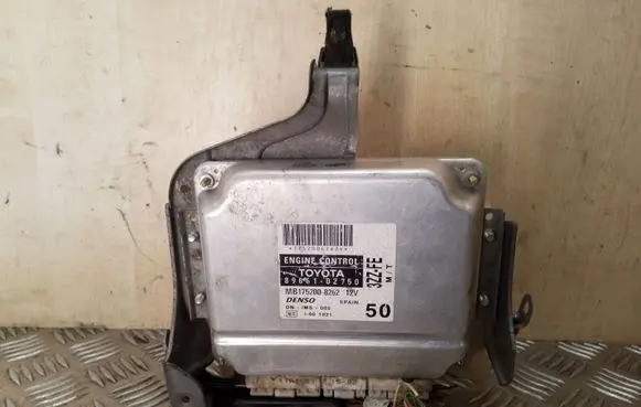 Toyota Corolla E120 E130 Engine control unit/module 8966102750 MB1752008262