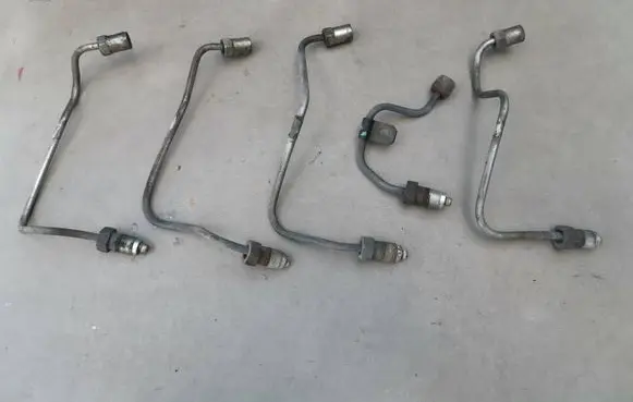 Toyota Avensis Verso Fuel injector supply line/pipe 