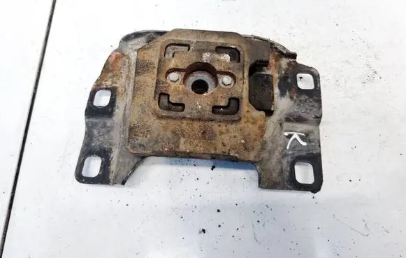 Engine mount bracket