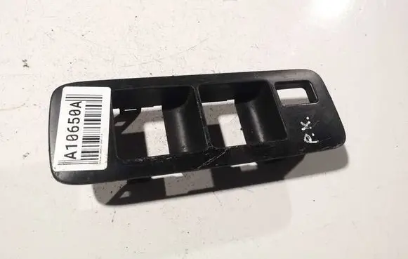 Nissan Qashqai Front door window switch trim 