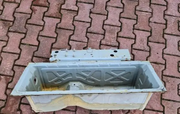 Battery bracket