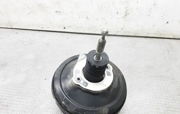 Volkswagen PASSAT B5.5 Brake booster 3B0614105A