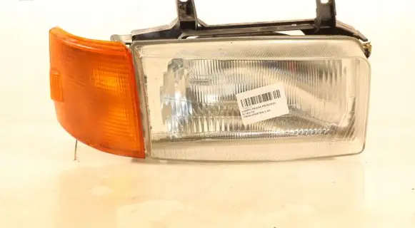 Volkswagen Transporter - Caravelle T4 Headlight/headlamp 4411114R