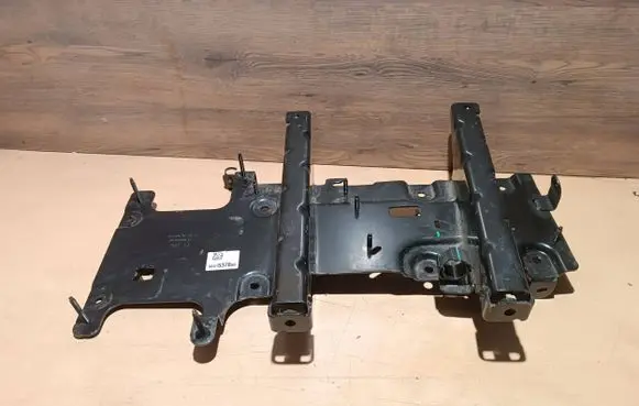 Peugeot 208 Engine mounting bracket 9841537880