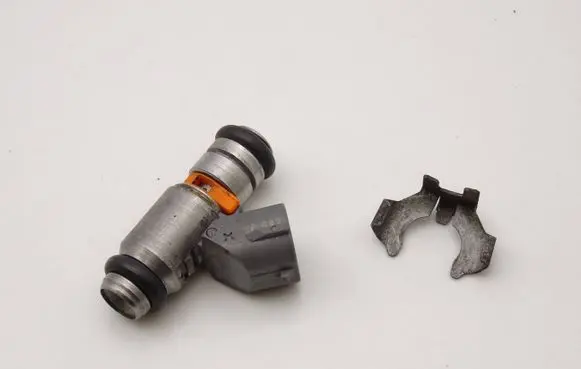 Volkswagen Golf IV Fuel main line pipe IWP092