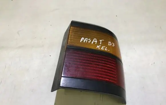 Volkswagen PASSAT B3 Rear/tail lights 333945112