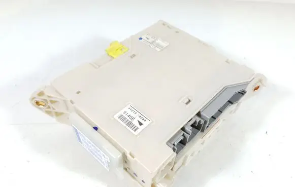 Lexus GS 300 350 430 450H Fuse module 82730-30321