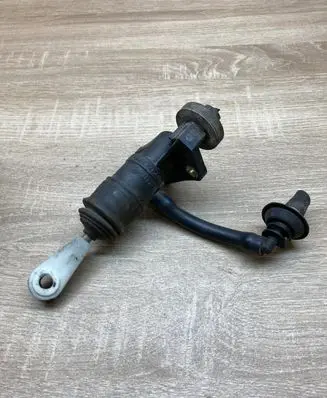 Volkswagen PASSAT B5 Clutch master cylinder 8E1721401C