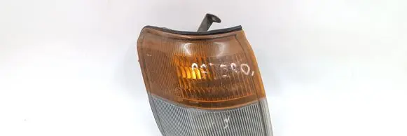 Mitsubishi Pajero Front indicator light 21037746